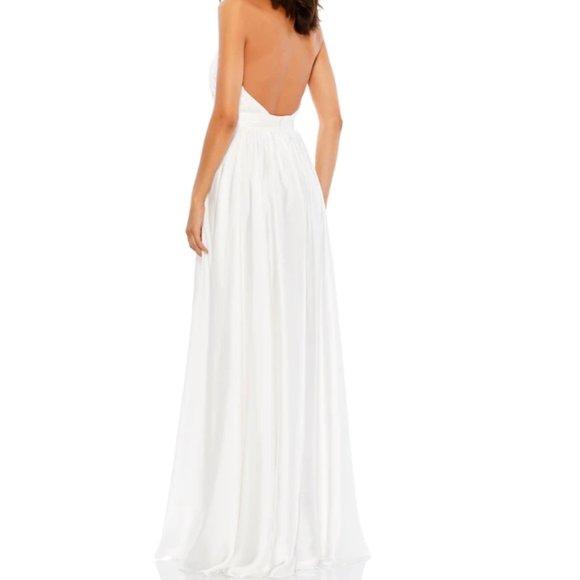 MAC DUGGAL ROSETTE PLEATED HALTER WHITE GOWN sz 6 - Picture 6 of 6